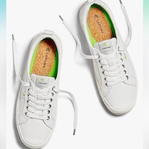 NIB Cariuma’s Low Off-White Canvas Sneaker